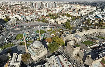 Kayseri Valiliği duyurdu! Cumhuriyet Meydanı trafiğe kapatılacak