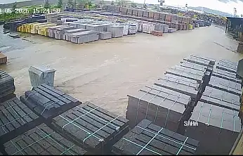 Kayseri'yi sel vurdu! İşletmeyi su bastı