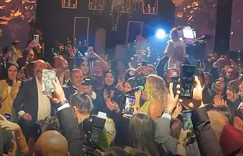 Kayserili iş insanı evlendi! Ünlü şarkıcı düğünde sahne aldı