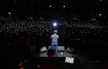 Kayserililer oraya akın etti! Ünlü sanatçılar sahneye çıktı