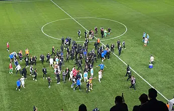 Kayseri 'de maçın bitiş düdüğü ile saha karıştı