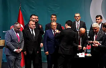 Kayseri'de 3 belediye meclis üyesi MHP'ye katıldı!