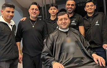 MHP'li Vekilin berber önlüğünde dikkat çeken detay!