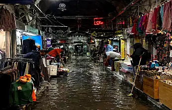 Sel Kayseri Kapalı Çarşı'nın içinden geçti. Hiç böyle görmediniz