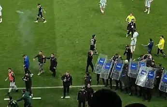 Son dakika! Tansiyon yükseldi: Çevik Kuvvet sahaya girdi