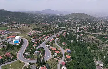 'Sosyal medya çıktı, siyaset bozuldu' diyen AK Partili vekilden Kayseri'deki bağ evleri çıkışı