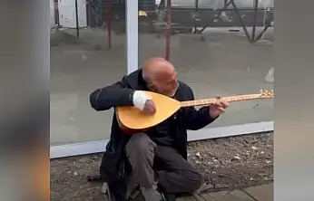 Sosyal medya elinde bağlamalı adamı konuşuyor! Kayserili mi?