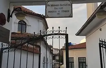 Tekke ziyareti yapan Kayseri eski Milletvekilinden siyaset çıkışı: Herkes maskeyle geziyor!