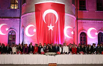Vali Çiçek'in sözleri damga vurdu! Kayseri'de Zafer Bayramı coşkusu!