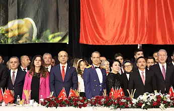 Vali Çiçek: Türk milletinin çelik iradesi dimdik ayaktadır