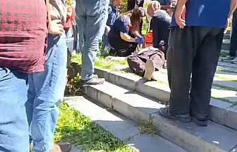 Yürürken bir anda yere yığıldı, gören vatandaş oraya koştu