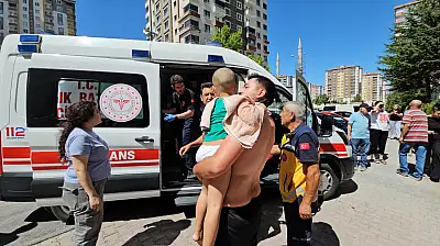 14 katlı apartmanda çıkan yangında mahsur kalan bebek ve çocuklar kurtarıldı