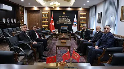 Bir döneme damgasını vuran eski Bakan ve eski Vali'den sessiz sedasız Kayseri ziyareti