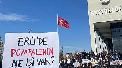 Erciyes Üniversitesi'nde cinayet eylemi: Binlerce öğrenci 'Rektör İstifa' diye bağırdı