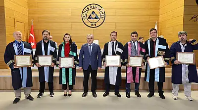 ERÜ'de akademik zirve: 7 yeni profesör cübbesini giydi