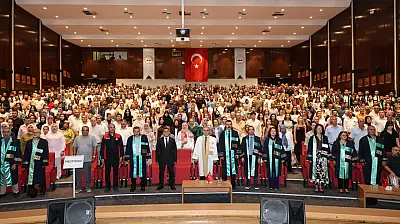 ERÜ'de mezunlara anlamlı mesaj