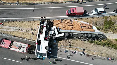 Flaş! Tır otobüse daldı, 11 ölü 27 yaralı