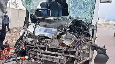 Kayseri'de can pazarı: İşçi servisi tıra çarptı! Çok sayıda yaralı var