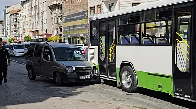 Kayseri'de akrabasını bıçakladı! Kaçarken otobüse çarptı