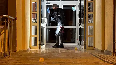 Kayseri'de bina önünde hareketli dakikalar! 2 kişi bıçaklandı