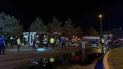 Kayseri'de yolcu otobüsü ile yakıt tankeri taşıyan tır çarpıştı! 30 yaralı var
