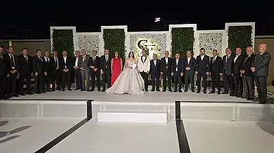 Kayseri'de görkemli düğün! Eski Bakan da katıldı