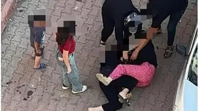 Kayseri'de iki kadının kavgası mahalleyi ayağa kaldırdı