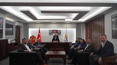Kayseri'de istifa eden Yeniden Refah Partililer AK Parti rozeti taktı