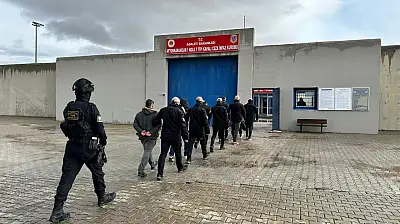 Kayseri'de kırmızı bültenle aranan şahıslara operasyon!