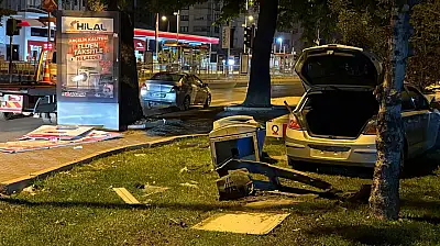 Kayseri'de kontrolden çıkan otomobil parkı birbirine kattı!