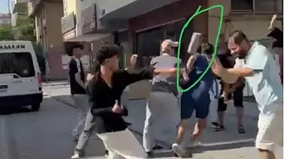 Kayseri'de sokak ortasında taşlı, yumruklu kavga