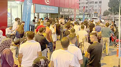 Kayseri'de Ülkü Ocakları önünde dikkat çeken kalabalık! Vatandaşlar neden toplandı?