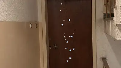 Kayseri'deki vakfın bulunduğu apartmanın kapısına kurşun yağdırdılar!