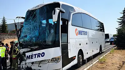 Kayseri'den çıkan otobüs kamyona arkadan çarptı! Yaralılar var
