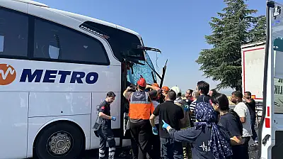 Kayseri'den giden otobüs kazaya karıştı: Muavinden acı haber!
