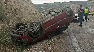Kayseri istikametine giden otomobil takla attı: 3 yaralı