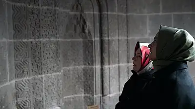 Kayseri'ye gelen eski Bakan sessiz sedasız bakın nereyi ziyaret etmiş?