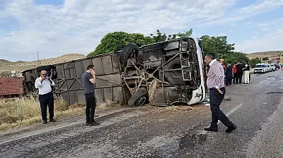 Kayseri yolunda can pazarı! Yolcu otobüsü devrildi, çok sayıda yaralı var
