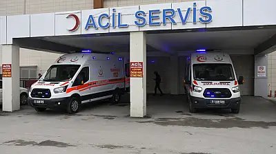 Kayseri yolunda kaza! Refüje çarpan otomobildeki iki kişi kurtarılamadı