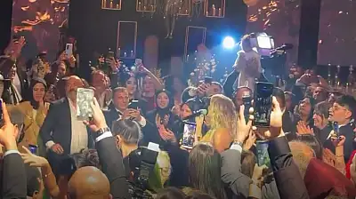 Kayserili iş insanı evlendi! Ünlü şarkıcı düğünde sahne aldı
