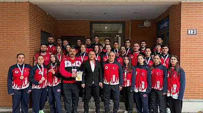 Kayseri'ye Muaythai'den Avrupa Gururu: 3 Sporcu Kürsüye Çıktı