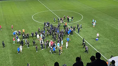 Kayseri 'de maçın bitiş düdüğü ile saha karıştı