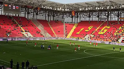 Kayserispor Göztepe'ye konuk oluyor. Zorlu maçın 11'leri belli oldu