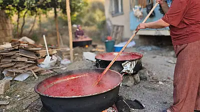 700 kilo domates, 5 aile: Kayseri'de salça mesaisi