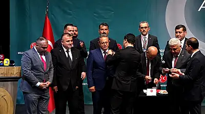 Kayseri'de 3 belediye meclis üyesi MHP'ye katıldı!
