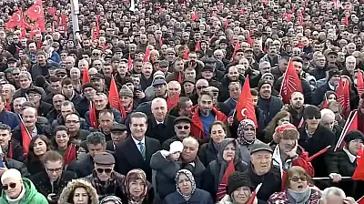 Özgür Özel'in Kayseri mitinginde kalabalık içinde bakın kim yer aldı?