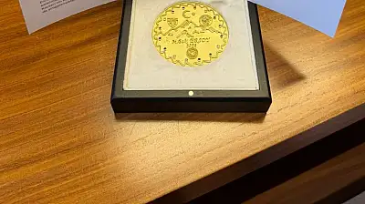 Sadece 38 tane var! O madalya bakın kimin masasında ortaya çıktı?