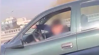 'Sağa geç de göstereyim ehliyeti!'