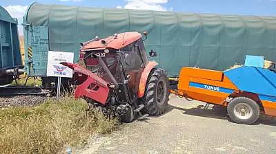 Kayseri'ye gelen yük treni ile traktör çarpıştı: 1 yaralı