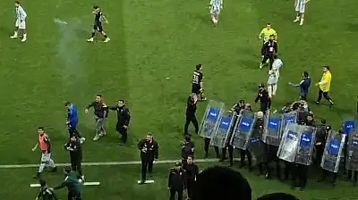 Son dakika! Tansiyon yükseldi: Çevik Kuvvet sahaya girdi